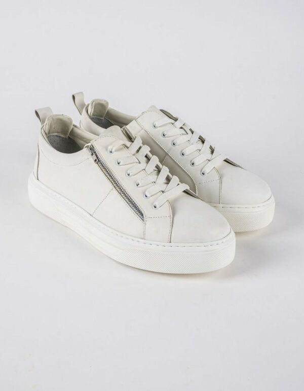 Baskets légères en cuir blanc, semelles intérieures orthopédiques et semelles extérieures EVA. Cassio - CVR06 Blanc